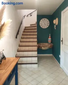 Welcome, Bienvenue, Chez Charly! - Image 5
