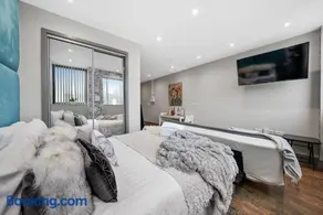 Marble DELUXE - City Centre Apt- Parking & Wifi - Image 3