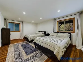 Updated Home Near Mendenhall Glacier w Large Deck - Image 3