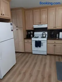 "Sage-3" Beautiful, comfortable 3 bedroom home in Rialto with AC and laundry - Image 2