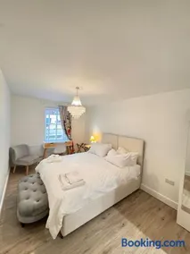Gorgeous 2 bed apartment with free parking near, Sefton Park, Palm House, Lark Lane, Liverpool and Everton football clubs - Image 3