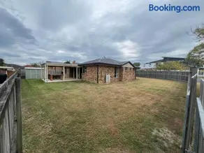 Pet friendly &Amazing location 4 bedrooms house - Image 5
