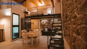 Hillary s Loft Charming Stone Apartment in Alghero Old Town - Image 1
