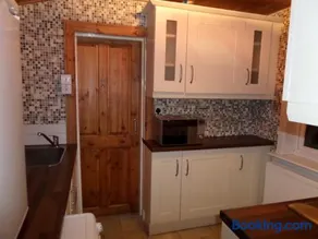 Jane's Cottage Free Parking - Image 2