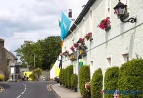 Hylands Burren Hotel - Image 1