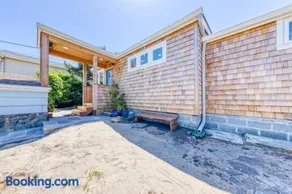 Cheri's Oceanfront Getaway - Image 5