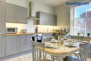 The Nook - A modern 2 bedroom loft with parking - Image 2