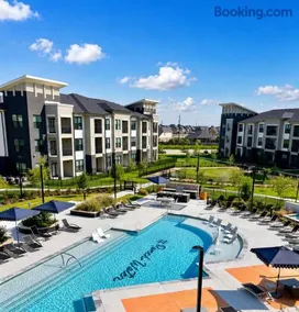 Elegant 2 Bedrooms 3 Beds with Resort Aminities - Image 4