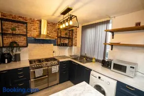 3 Bed House with Free Parking , 10 Min to i54 , Sleeps 5 , Ideal for Contractors & Families - Image 5