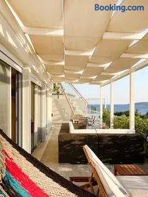 Blue Bay Vouliagmeni Luxury Apartment - Image 2