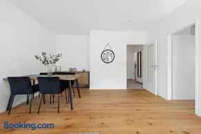 StayRoom Apartments - R4 - Image 2