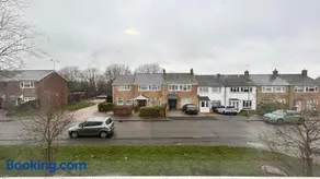Cozy Guest Room in Basildon with Shared Facilities - Image 2