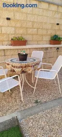 Mikaela Planta baja-con patio - Image 1