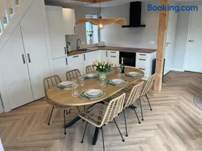 Stijlvol en nieuw vakantiehuis dicht bij het strand - Image 3