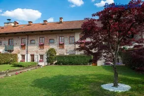 Maison Des Fleurs - Image 1