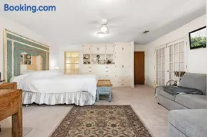 Amazing Grace Luxurious Ranch entire private duplex pet & smoking friendly - Image 3