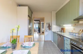 Good 3 rooms apartment with free parking & beds for 6! - Image 4