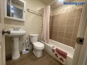 Chic 5BR 2BA apartment in DC - Image 2