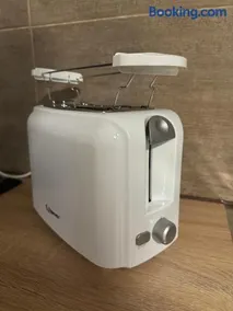 Laras voll ausgestattete Gartenwohnung mit WLAN und TV - Image 3