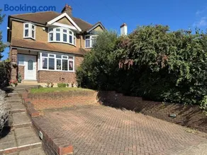 Double Driveway, Spacious Home, Near Castle & High St - Image 3