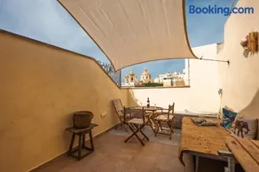 Stylish Maltese 2BR Townhouse with Harbour Views - Image 2