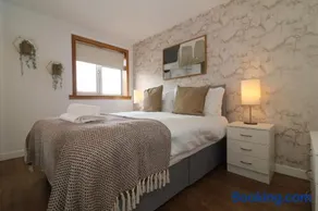 Signature - Binnie House - Image 5