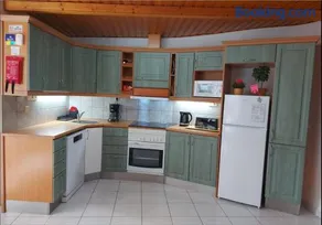 2BR Bungalow with Sunny Private Terrace - Secure Gear Storage - Image 2