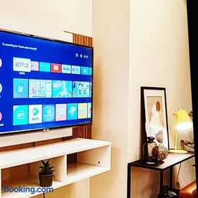 Luxe Bonifacio Global City Taguig Uptown Condo Hotel 1 BR Suite - Image 3