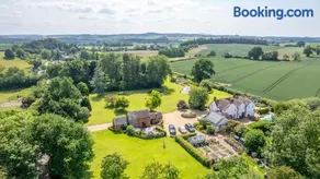 The Owl House with swimming pool and private hot tub - Image 4