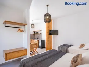 Chanos Luxury Suites Paros - Image 2