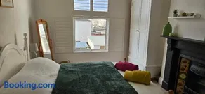 Room in Beautiful Victorian Home - Image 5