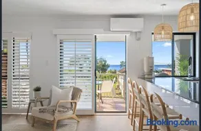 Ocean View dreaming, metres to the beach! - Image 4