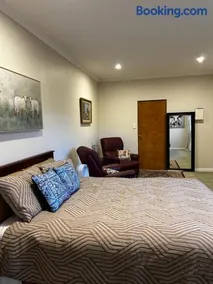 105 Mary St Westbury - Image 4