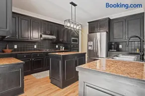 Great Family Home Near Stone Mountain Pk Sleeps 10 - Image 4