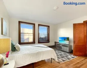 Pet-Friendly Downtown Studio Retreat - Image 1