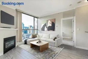 Stylish Yaletown Condo - Walk to BC Place, Canada Place & Skytrain - Free Parking - Image 2