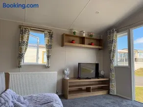 Well equipped beach caravan - Image 2