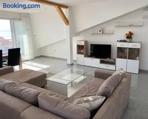 Val - Image 3