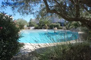 Merveilleux appartement entièrement équipé avec barbecue, jardin et terrasse | Vue piscine - Image 4