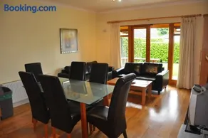 Heyward Mews Holiday Homes Sleeps 6 No 6 by Trident Holiday Homes - Image 1