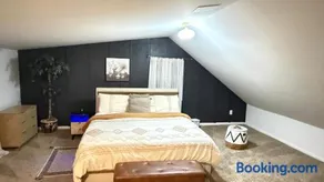 DC Edge stunning three-bedroom House - Image 3