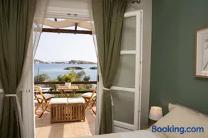 Golden Palm Tree Maisonette - Image 2