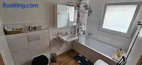 Private Etage 5 Min vom Bahnhof - Parken - Küche - Netflix - Image 3