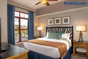 Beautiful Resort in Great Smokies Lodge 2BD Deluxe near Hillside Winery - Image 2