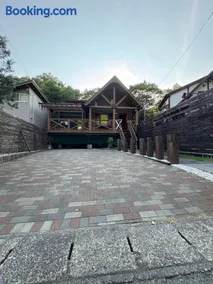 裏に川がある貸切別荘 - Image 1