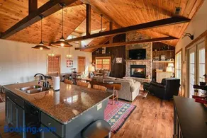 Flying Squirrel Lakeview House - Spacious House with Private Deck and Hot Tub - Image 1