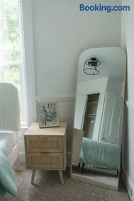 Charming Spacious 3BR Pet-Friendly Retreat - Image 4