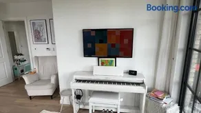 Bright 3 bed in Hackney Wick Perfect for families with kids - Image 4
