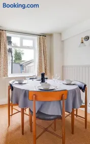 London Cottage - Image 5