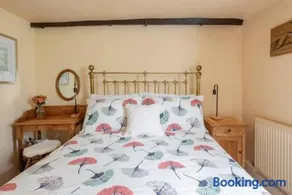 Historic Cottage In Tetbury Centre With Private Roof Terrace - Image 3